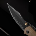 ⁦Kizer HARPOON FOLD 3-Layer Composite San Mai Steel + Flat Grind FRAME LOCK Titanium & Norplex UltreX™ Micarta⁩ - الصورة ⁦5⁩
