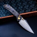 ⁦KANSEPT FENRIR CROSSBAR LOCK KNIFE SHRED CARBON FIBER HANDLE (3.48'' DAMASCUS BLADE) GREG SCHOB DESIGN⁩ - الصورة ⁦2⁩